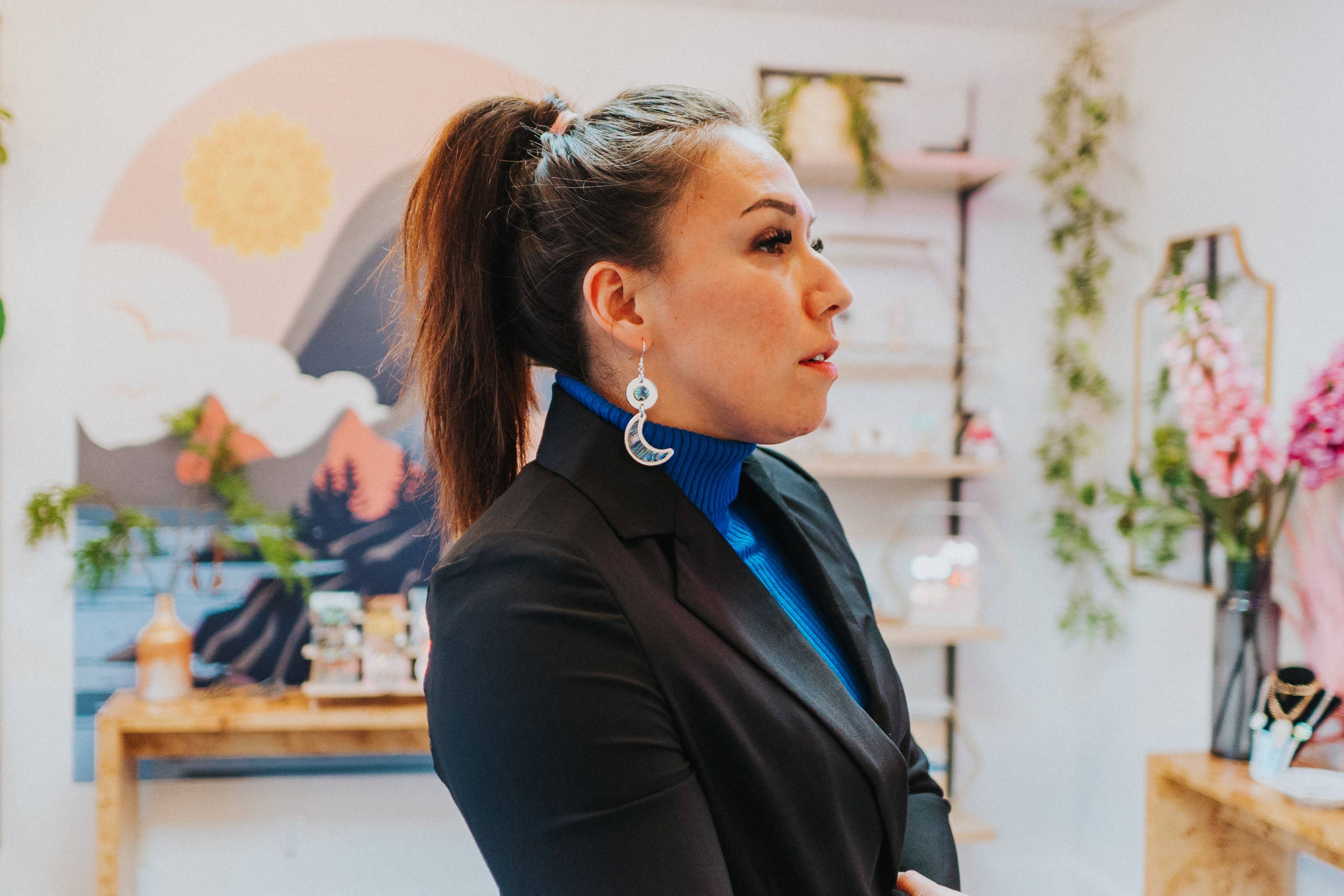 Nuci Earrings: Black / Hook-In