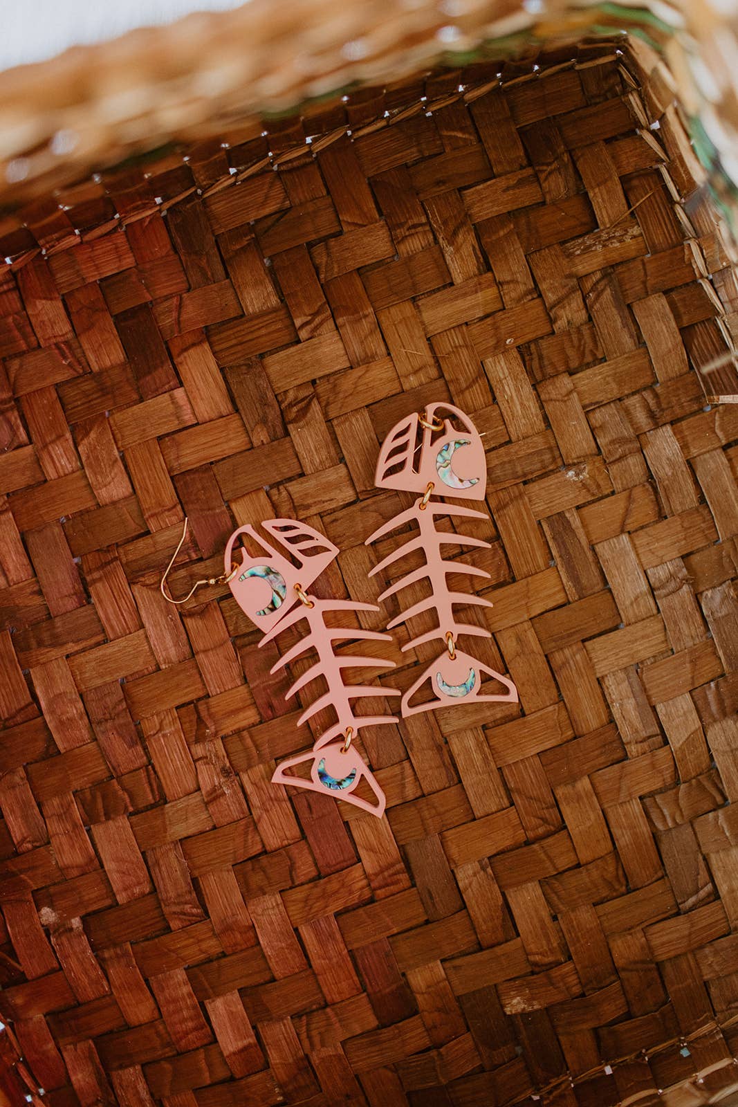 Salmon Ghost (Medium): Ivory