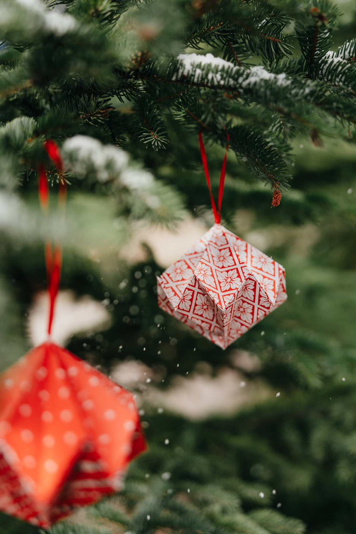 Paper Ornament Craft Kit / Red