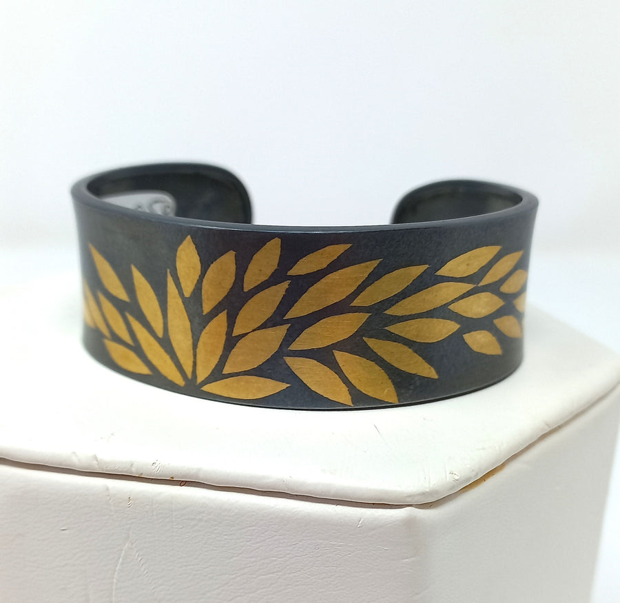 Lotus Pattern Wide Cuff Bracelet by Carolina Andersson / CMA058