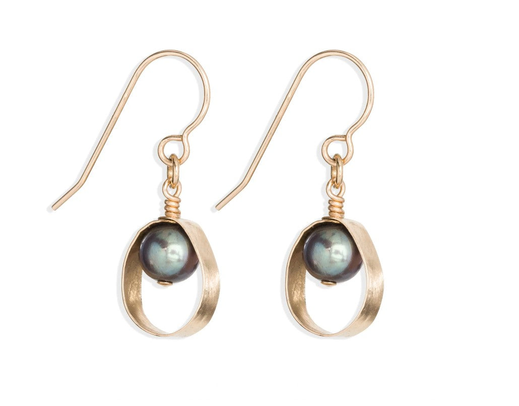 E296 Oval with Peacock Pearl Earrings by Silvana Segulja