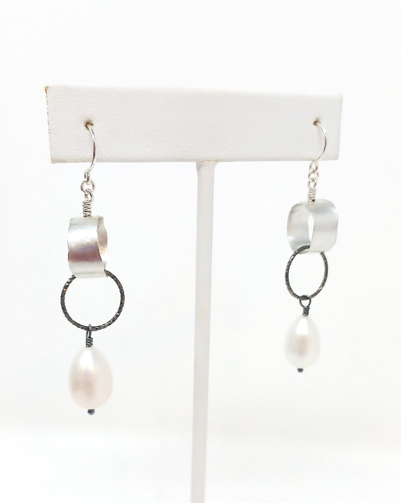 E569 Pearl and Silver Circle Earrings