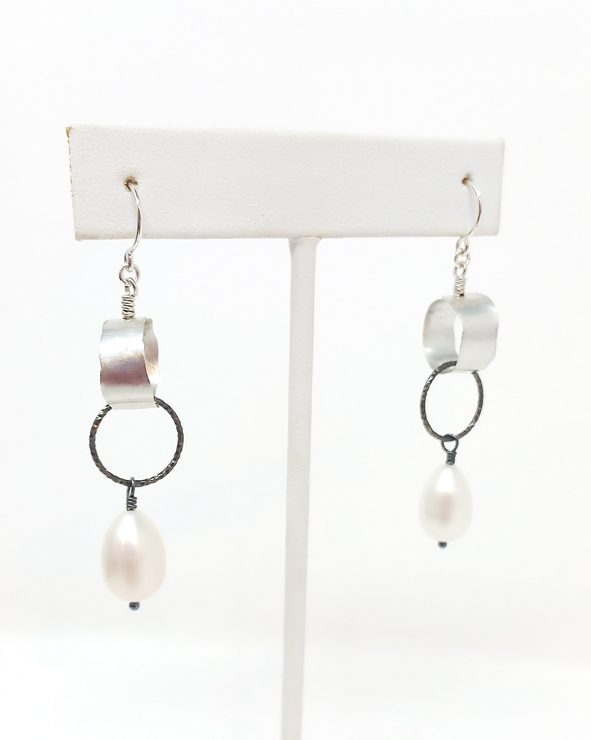 E569 Pearl and Silver Circle Earrings
