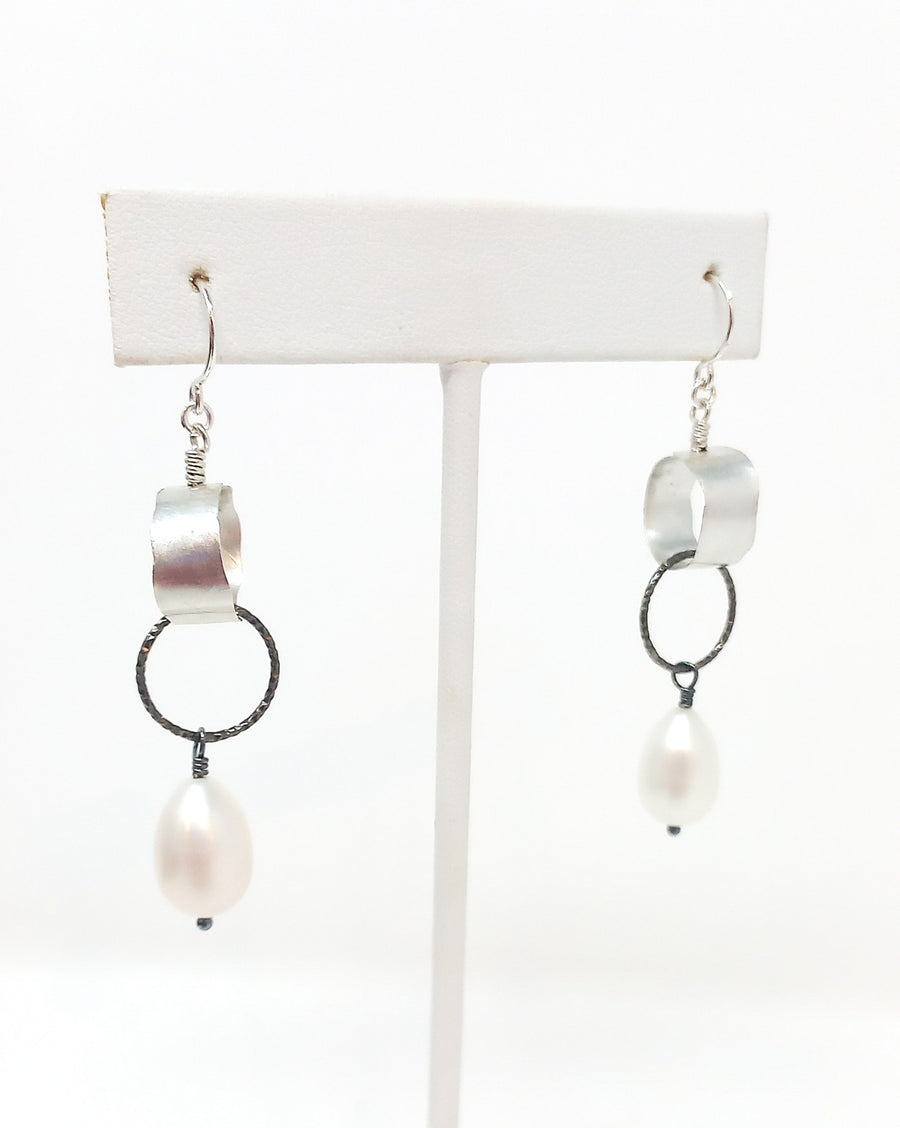 E569 Pearl and Silver Circle Earrings