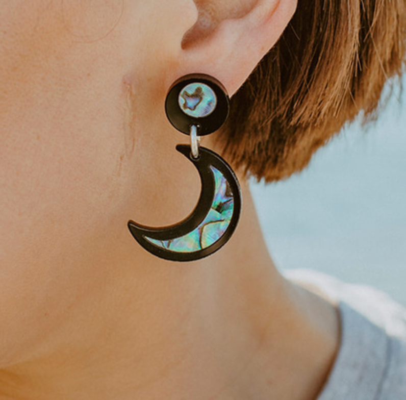 Nuci Earrings: Black / Hook-In