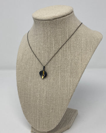 Leaf Necklace with Garnet by Carolina Andersson / CMA065